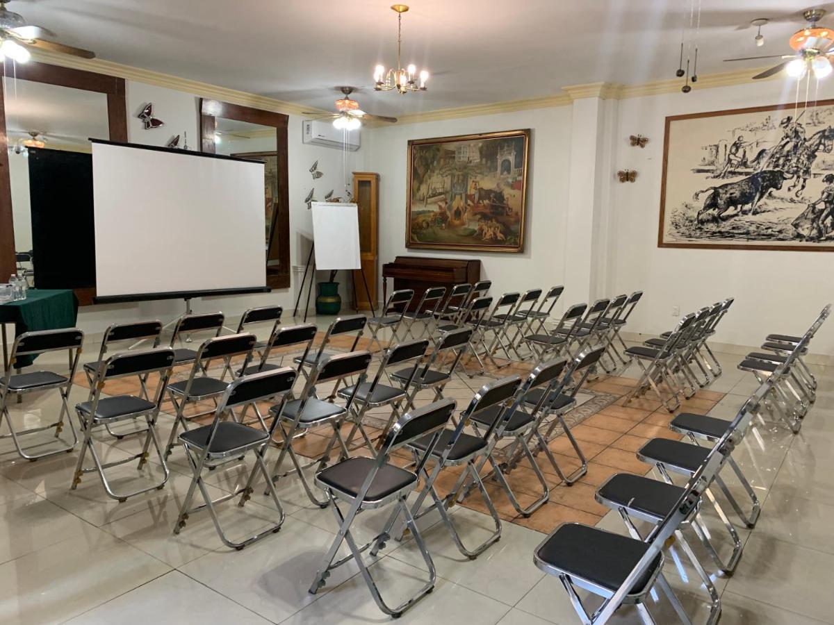Hotel Inn Galerias Aguascalientes Buitenkant foto