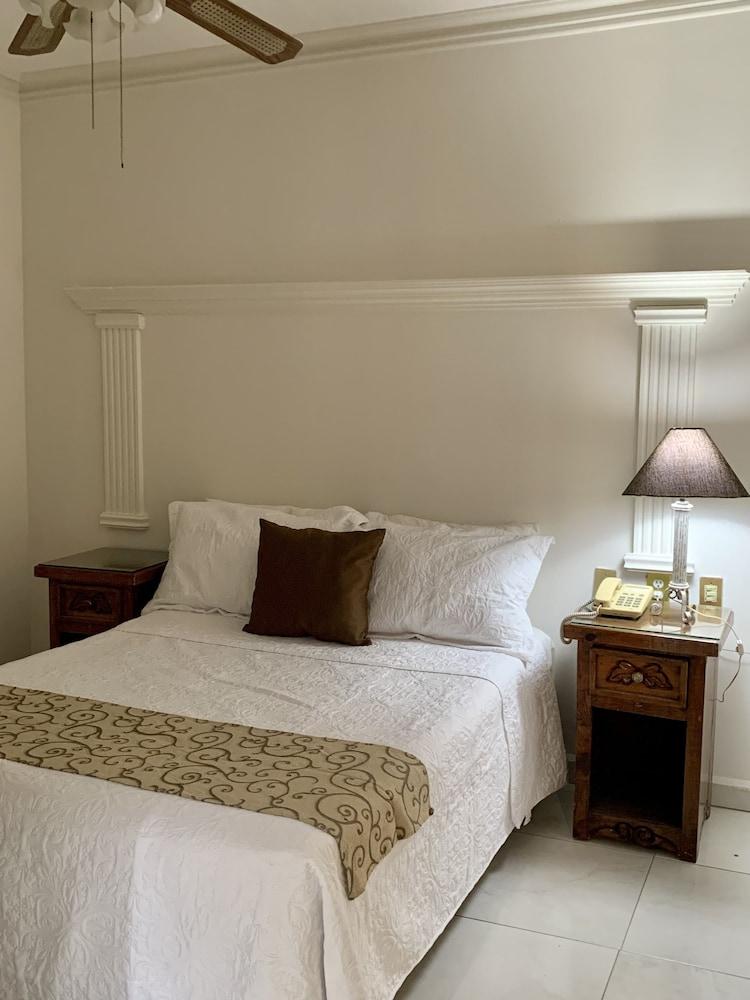 Hotel Inn Galerias Aguascalientes Buitenkant foto