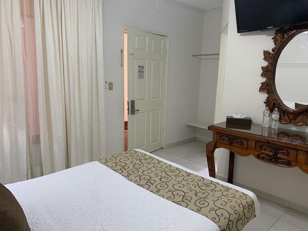 Hotel Inn Galerias Aguascalientes Buitenkant foto