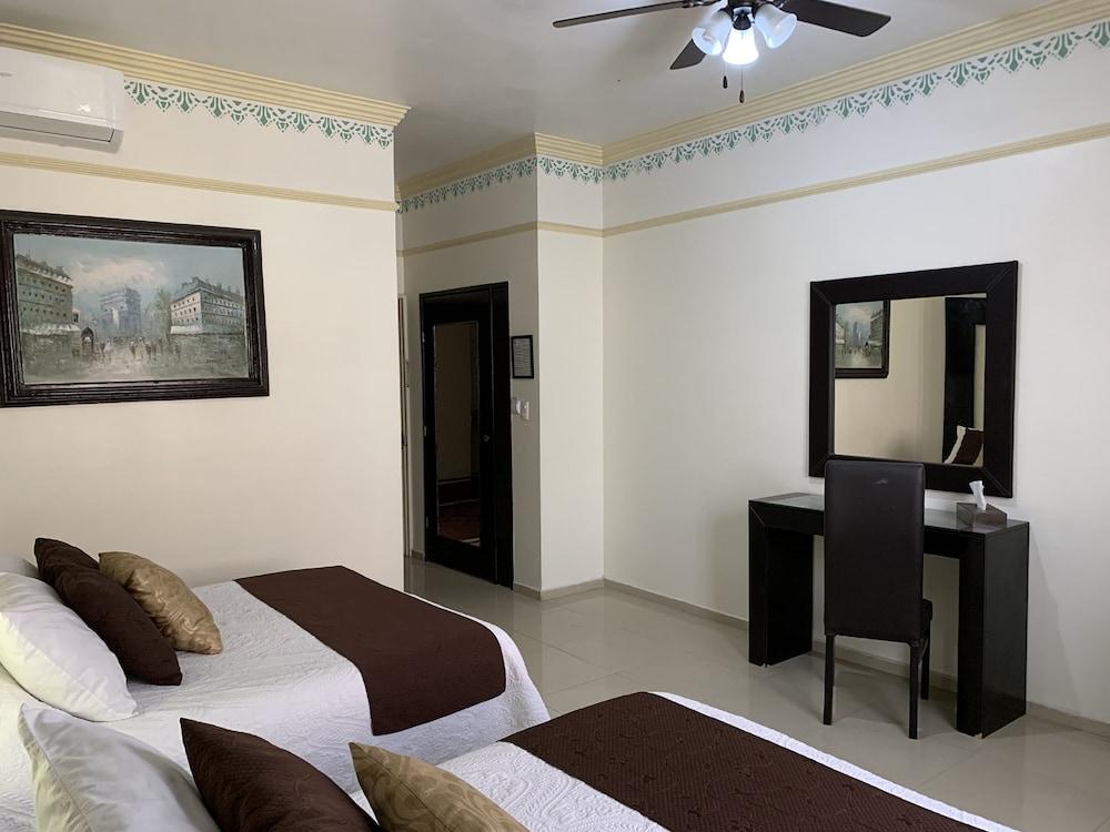 Hotel Inn Galerias Aguascalientes Buitenkant foto