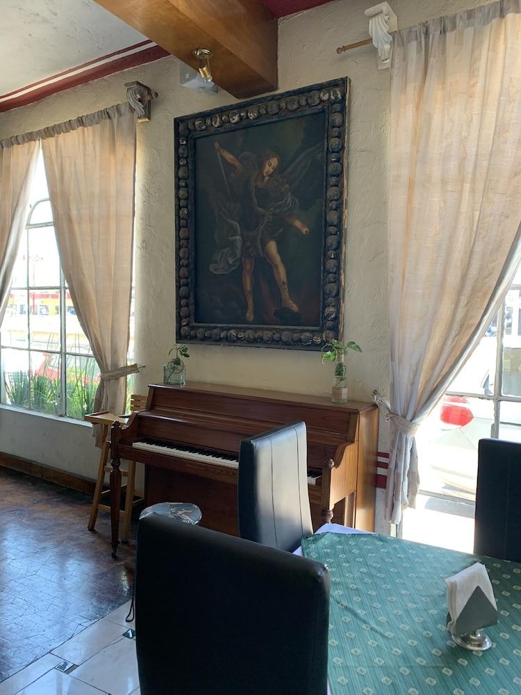 Hotel Inn Galerias Aguascalientes Buitenkant foto